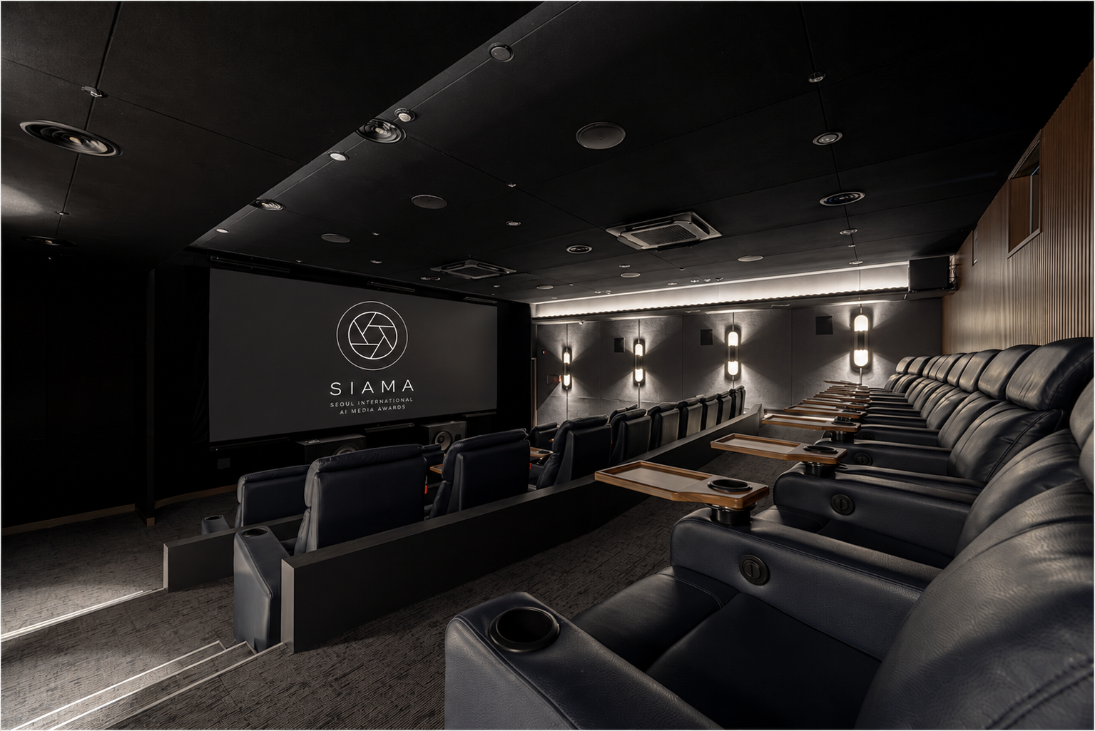 MONOPLEX by ibis Styles Ambassador Gangnam with SIAMA branding on the screen